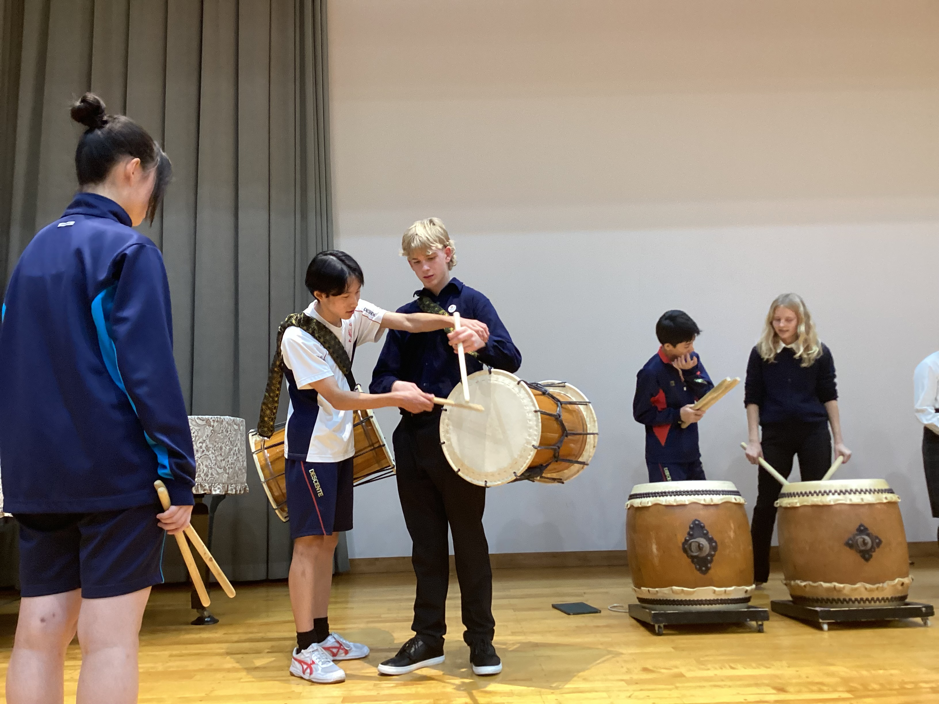 カナダから留学生が来校しました。 | お知らせ | 中部大学春日丘