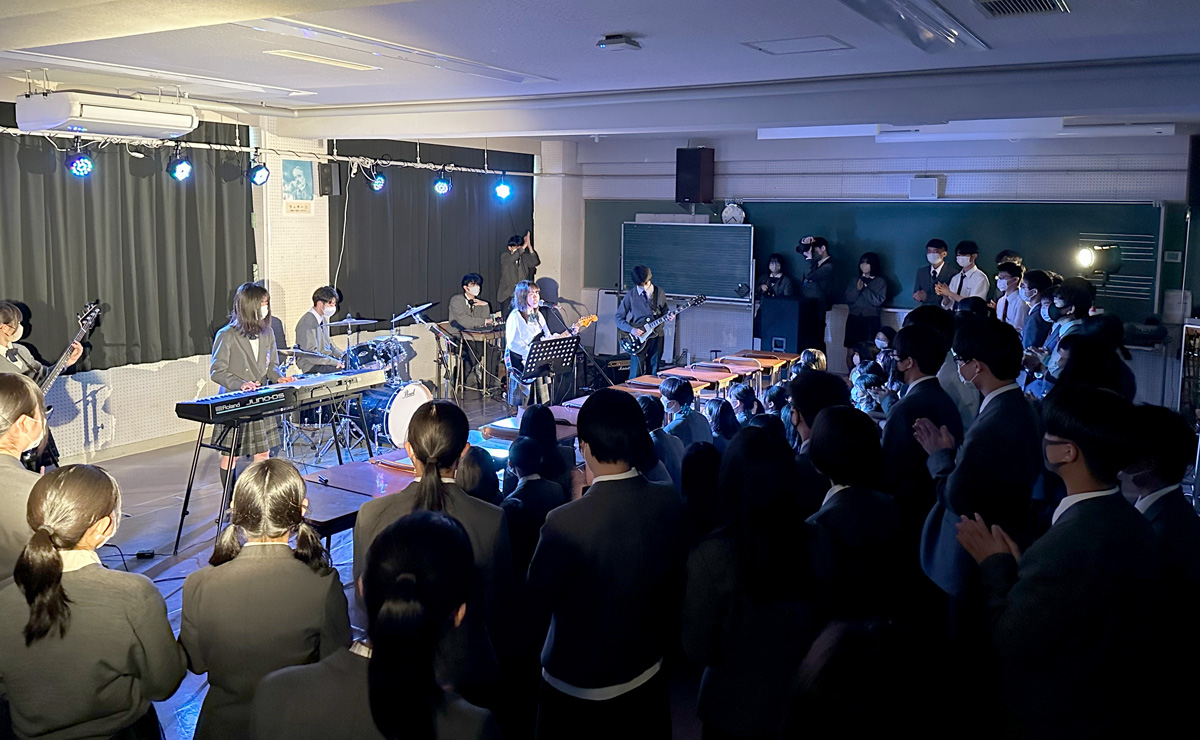 軽音楽部が新歓ライブを行いました | お知らせ | 中部大学春日丘高等学校
